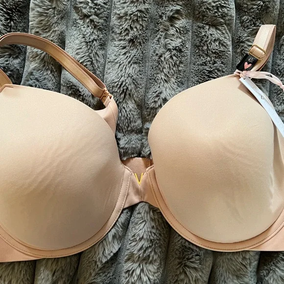 NWT in bag 42C VS Smooth Lightly Lined Full Coverage Bra - Picture 2 of 3